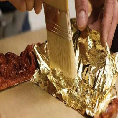 Klassisk vitrinskåp för vardagsrummet