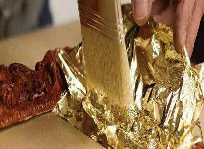 Klassisk vitrinskåp för vardagsrummet