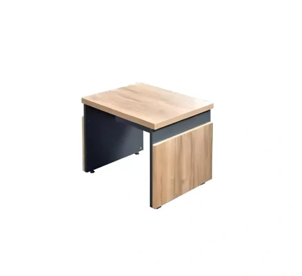 Set av skrivbord i massivt trä i fyra delar