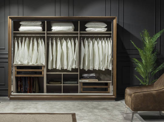 Lyxigt skåp, 277 cm, 6 dörrar och stort förvaringsutrymme