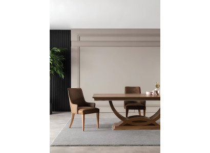 Lyxig läderstol med brunt lädermönster