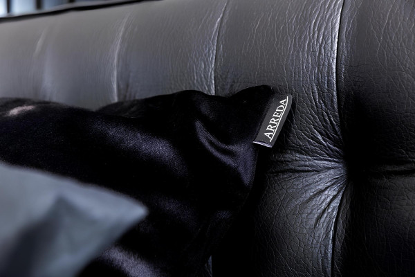 Sängmöbelset Perfect med svart säng och nattduksbord, 8 delar.