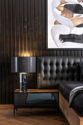 Svarta och bruna sängbord