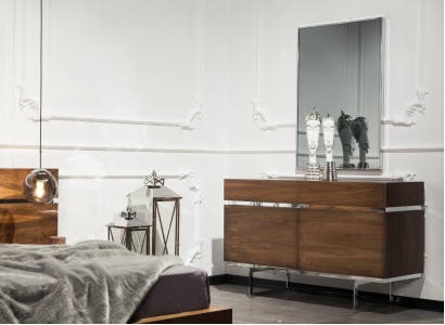 Sängmöbelset med säng, nattduksbord och byrå, hotellkvalitet, 5 delar.