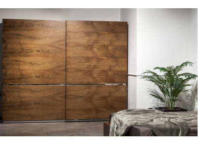 Idealiskt sovrumsmöbelset bestående av en garderob, nattduksbord och en säng i 4 delar