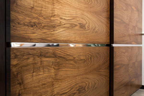 Skåp Suuri med bruna skjutdörrar 265 cm