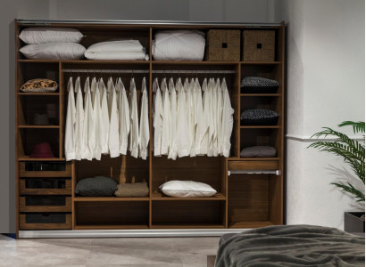 Skåp Suuri med bruna skjutdörrar 265 cm