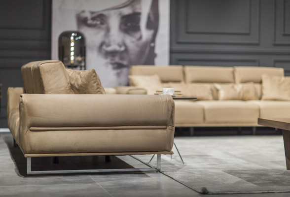 Set av beige soffa 3+3+1 + bord med 4 delar