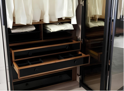 Skåp med förvaringsutrymme och glasdörrar