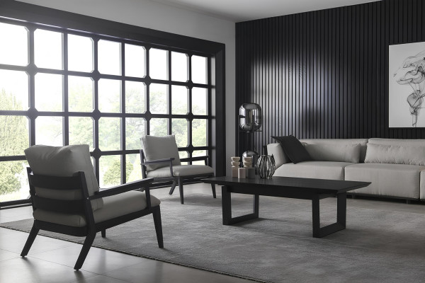 Fyra vita stolar för det lyxiga vardagsrummet