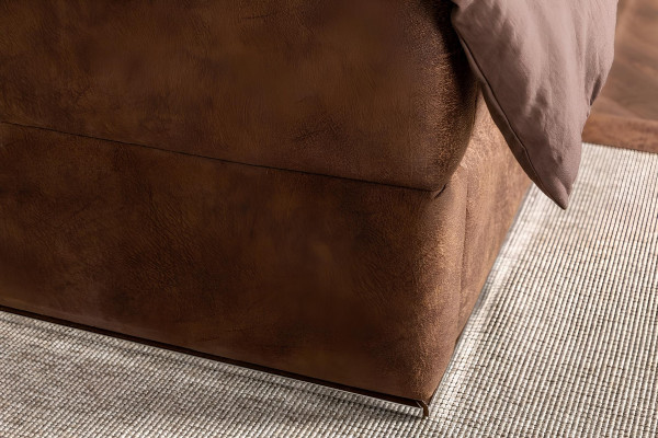 Sovrumsmöbelset med säng + lyxiga nattduksbord i brunt