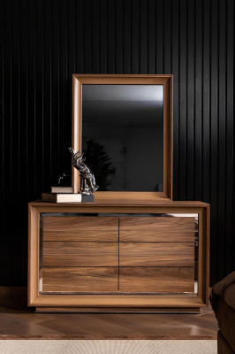 Idealiskt sovrumsmöbelset bestående av en garderob, nattduksbord och en säng i 5 delar.