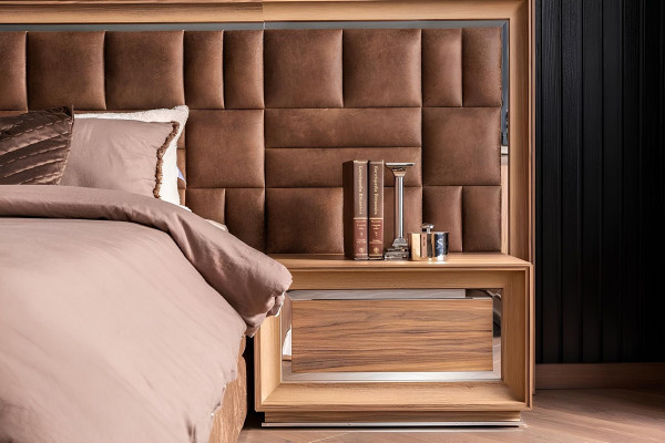 Sängmöbelset för sovrum, inklusive säng, garderob och 2 nattduksbord, 4 delar.