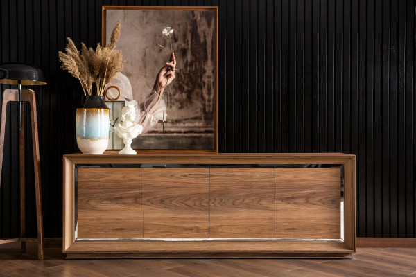 Brun träskåp 218 cm