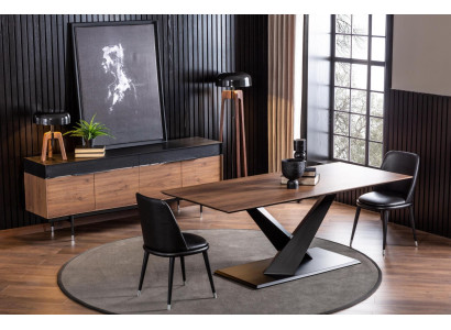 Matgrupp med bord och 4 stolar