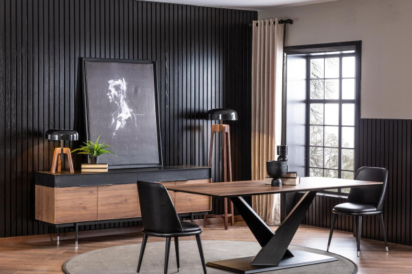 Matgrupp med bord och 4 stolar