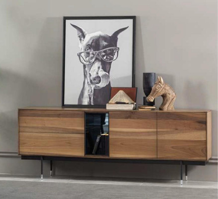 Modern praktisk buffé med nytt förvaringsutrymme