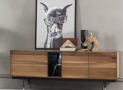 Modern praktisk buffé med nytt förvaringsutrymme