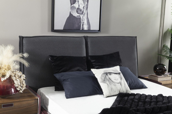 Ideell sovrumsinredningsset, inklusive garderob, nattduksbord och säng i 4 delar.