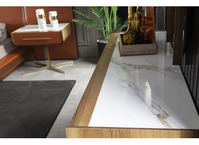 Lyxig designskåp med gyllene ben