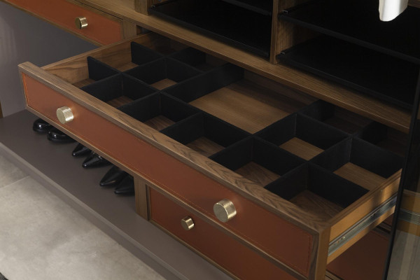 Skåp med genomskinliga dörrar