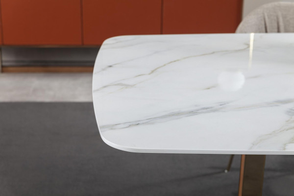 Lyxigt italienskt matbord med 4 stolar