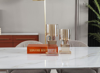 Lyxigt italienskt matbord med 4 stolar