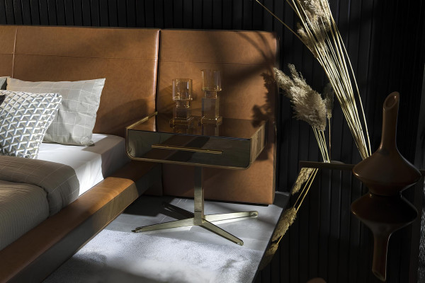 Lyxigt sovrumsmöbelset med säng, nattduksbord och skåp 6 delar.