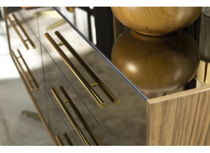 Modern kommod med spegel