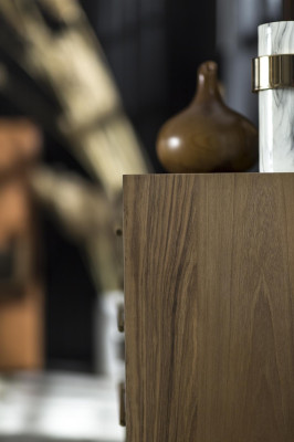 Modern kommod med spegel