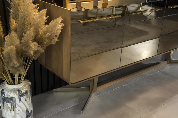 Set med 6 stolar och bord