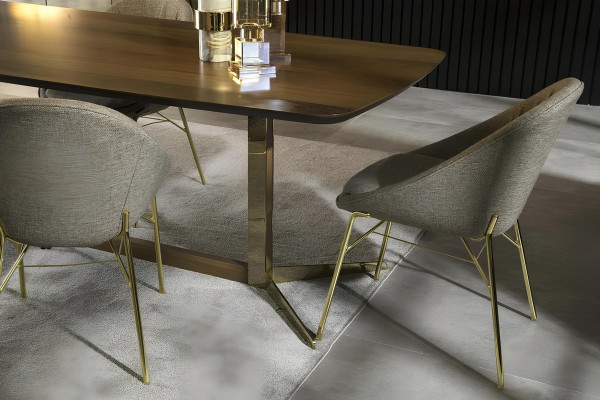 Set med 6 stolar och bord