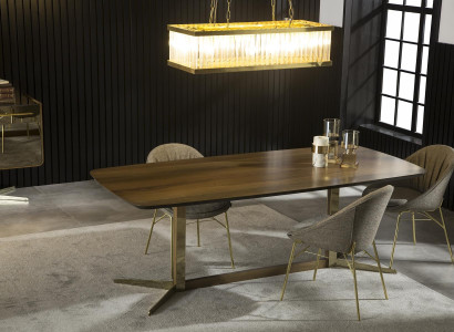 Stol i grått tyg med gyllene ben