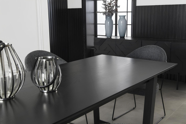 Möbelset Mustan med skåp, stolar och bord