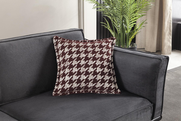 Lyxig italiensk soffa för 3 personer med mjuka grå kuddar