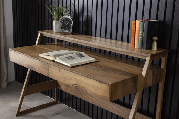 Lyxig konsol med bekväm förvaringsutrymme