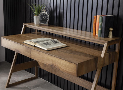 Lyxig konsol med bekväm förvaringsutrymme