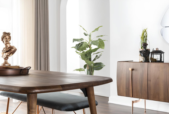 Matgrupp med 8 delar och bruna stolar