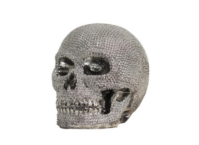 Modern skulptur av skalle med silversten dekorationer