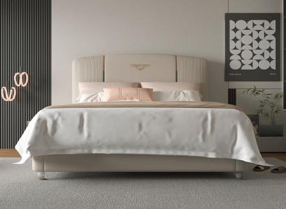 Säng luxos i beige med modern stoppad huvudgavel