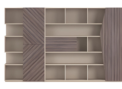 Modern lagringssystem med träeffekt i beige och brunt, öppen garderob med lådor