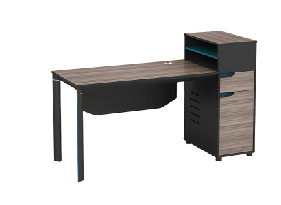 Skrivbord med träeffekt i brunt, utrustat med förvaringsutrymme och kabelhantering