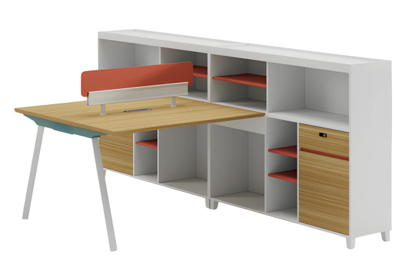 Modern skrivbord med förvaring och orange hylla