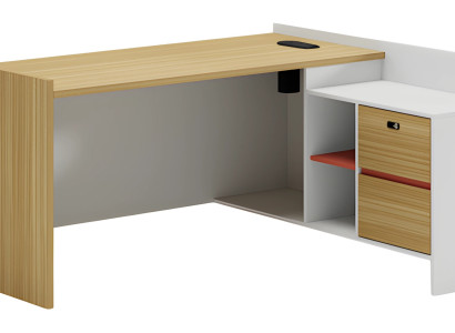 Modern skrivbord i trä med förvaring och hyllor