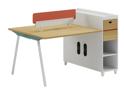 Modern skrivbord med ryggstöd, förvaringsutrymme och hyllor