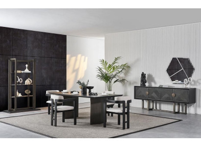 Elegant matbord i trä med 4 stolar och konsol