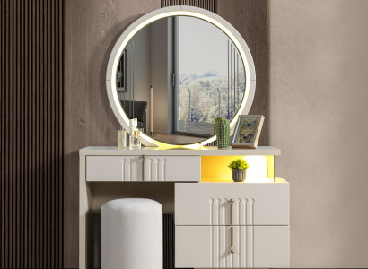 Elegant sminkbord med spegel