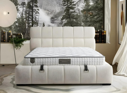 Elegant blå tyg och trä säng med madrass