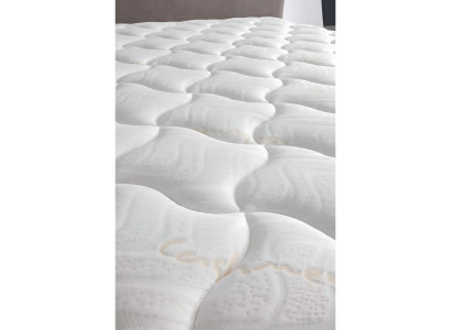 Säng elegant i tyg och trä med madrass