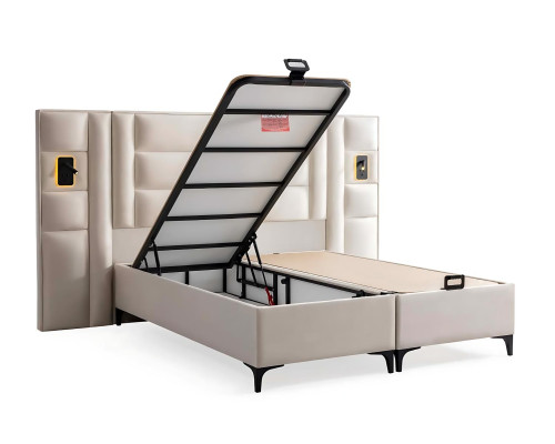 Elegant vit säng med klädsel och madrass av trä